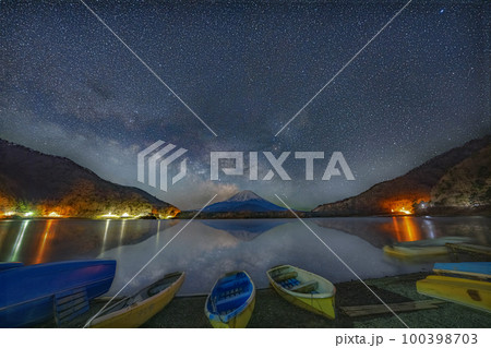【天の川素材】精進湖から見る富士山と天の川【山梨県】 100398703