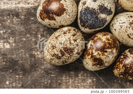 Quail eggs on a wooden table 100399565