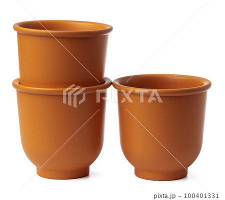 Empty ceramic brown flower pot isolated on white background 100401331
