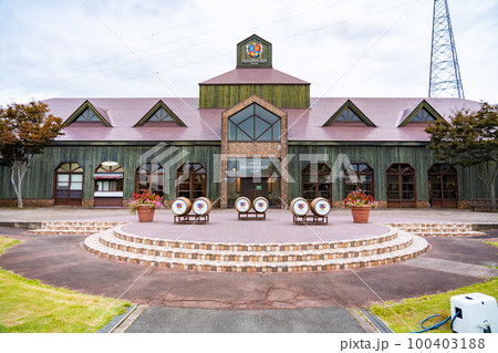 高畠ワイナリー（山形県高畠町） 100403188