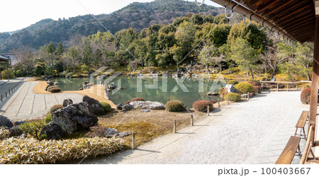 京都 嵯峨嵐山「天龍寺 曹源池庭園」 京都 嵯峨嵐山「天龍寺 曹源池庭園」 100403667