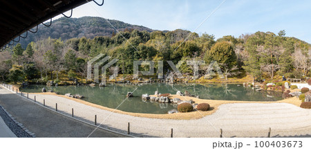 京都 嵯峨嵐山「天龍寺 曹源池庭園」 京都 嵯峨嵐山「天龍寺 曹源池庭園」 100403673