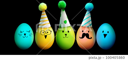 Beautiful Easter background with colorful Easter eggs 100405860