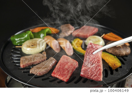 家で楽しむ焼き肉 家で楽しむ焼き肉 100406149