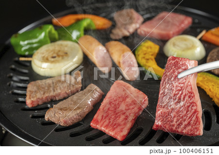 家で楽しむ焼き肉 家で楽しむ焼き肉 100406151