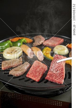 家で楽しむ焼き肉 100406152