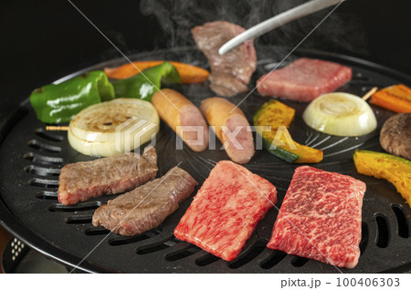 家で楽しむ焼き肉 100406303