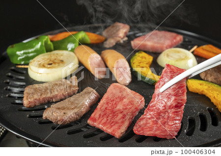 家で楽しむ焼き肉 家で楽しむ焼き肉 100406304