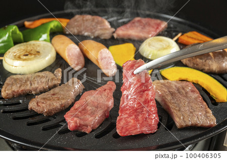 家で楽しむ焼き肉 家で楽しむ焼き肉 100406305