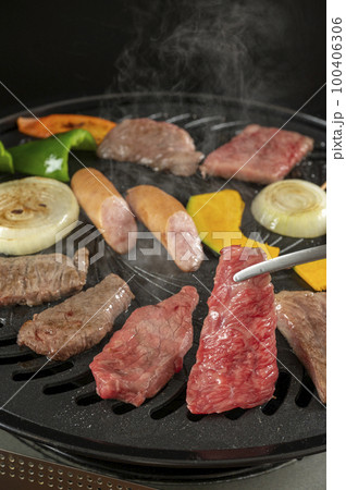 家で楽しむ焼き肉 家で楽しむ焼き肉 100406306