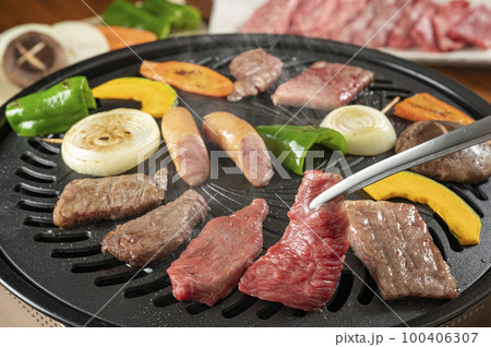 家で楽しむ焼き肉 100406307