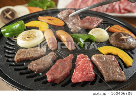 家で楽しむ焼き肉 100406309