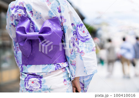 浴衣の後ろ姿 100410016