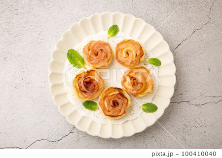 薔薇の花のアップルパイ 100410040