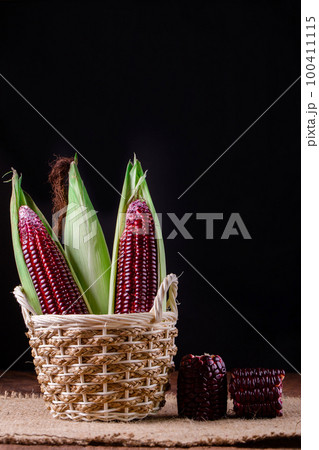Fresh corn on cobs on rustic wooden table, closeup 100411115