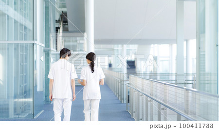 2人の看護師のポートレート 2人の看護師のポートレート 100411788