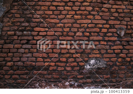 Old historical building brick wall grunge pattern texture can be used as a background wallpaper 100413359