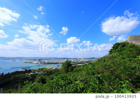 世界遺産 勝連城跡から見た風景 世界遺産 勝連城跡から見た風景 100413935