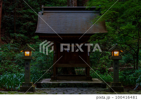 静岡県周智郡森町一宮　小國神社と境内の風景 100416481