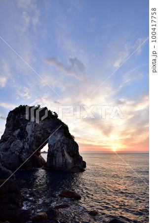 白崎海洋公園からの夕日 100417758