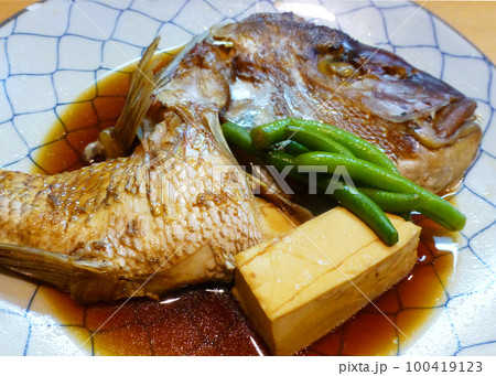 旨みたっぷりの鯛のあら炊きの写真 100419123