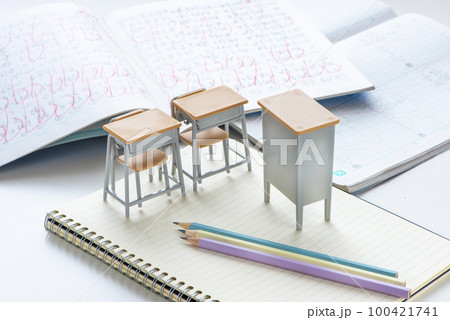 勉強、学習塾、授業、教育イメージ 100421741