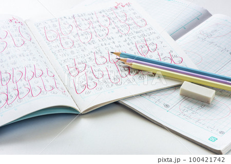 勉強、学習塾、授業、教育イメージ 勉強、学習塾、授業、教育イメージ 100421742