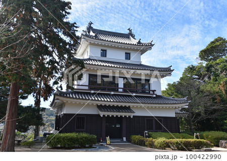 平戸城　復元された乾櫓 100422990