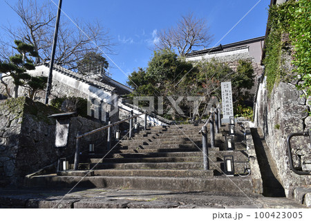 平戸城　城下に残る松浦氏居館跡 100423005