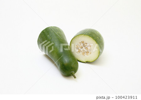 冬瓜を切ったところの断面イメージ写真 冬瓜を切ったところの断面イメージ写真 100423911