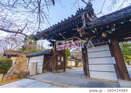 道明寺天満宮　神門　梅まつりの季節（大阪府藤井寺市） 100424984