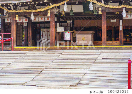 道明寺天満宮 拝殿 梅まつりの季節(大阪府藤井寺市) 道明寺天満宮 拝殿 梅まつりの季節(大阪府藤井寺市) 100425012