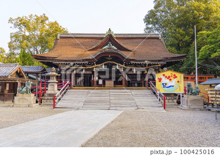 道明寺天満宮 拝殿 梅まつりの季節(大阪府藤井寺市) 道明寺天満宮 拝殿 梅まつりの季節(大阪府藤井寺市) 100425016
