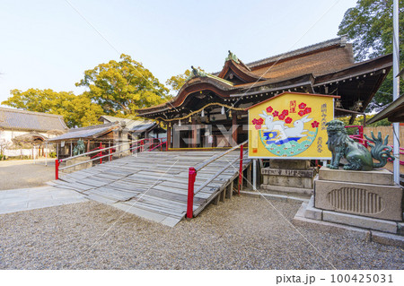 道明寺天満宮 拝殿 梅まつりの季節(大阪府藤井寺市) 道明寺天満宮 拝殿 梅まつりの季節(大阪府藤井寺市) 100425031