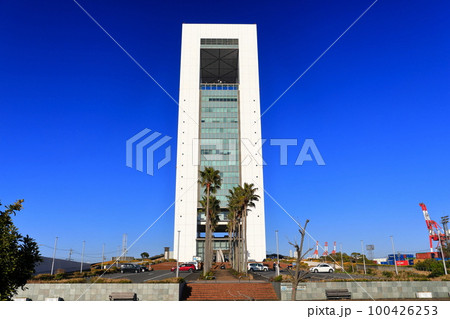 【三重県】晴天の四日市港ポートビル 【三重県】晴天の四日市港ポートビル 100426253