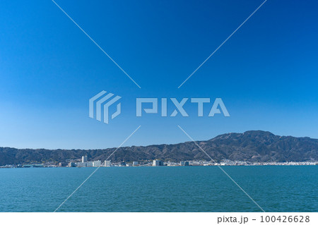 矢橋帰帆島公園からみる対岸の大津市街地 100426628