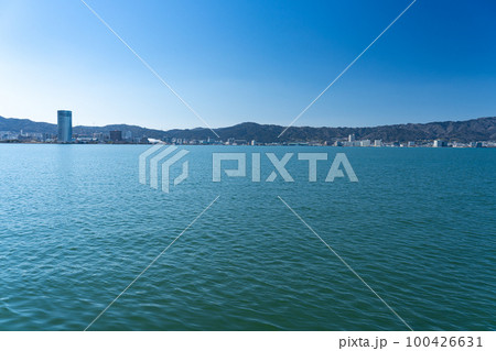 矢橋帰帆島公園からみる対岸の大津市街地 矢橋帰帆島公園からみる対岸の大津市街地 100426631