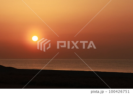 海からの日の出 海からの日の出 100426751