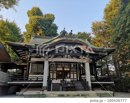 葛飾区にある亀有香取神社の拝殿 葛飾区にある亀有香取神社の拝殿 100426777