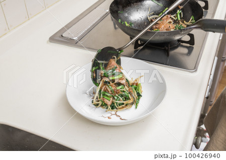 【レバニラ炒めの出来上がり】 100426940