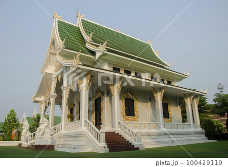 Side view of the church at Wat Bot (Sam Khok), Pathum Thani Province 100429119