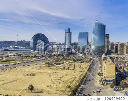 アゼルバイジャン・バクーの高層ビル群 / Crescent Bay Baku, Azerbaijan 100429400