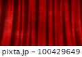赤いステージカーテンの背景イラスト（16：9） 100429649