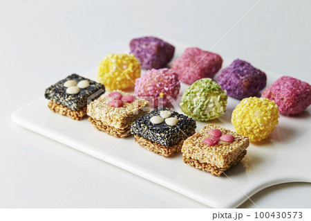 韓国の伝統菓子　ヨッカンジョンと油菓 100430573