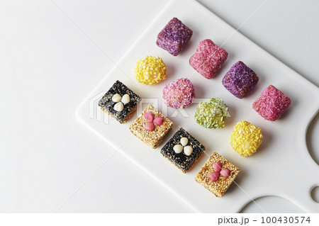 韓国の伝統菓子　ヨッカンジョンと油菓 100430574