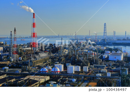 【三重県】四日市港ポートビルから見た四日市コンビナート 100436497