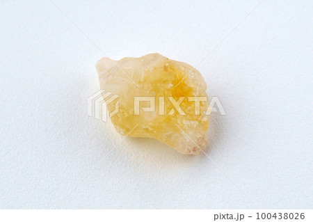Crystal of Citrine yellow quartz mineral gem stone. White background 100438026