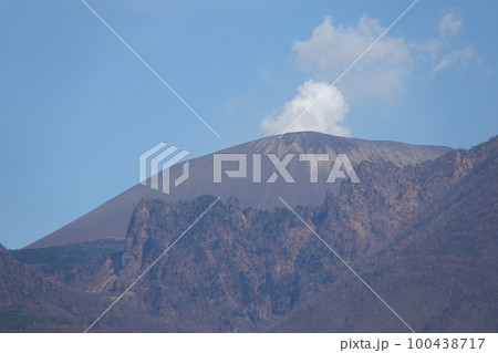 浅間山・活火山（飯綱高原から小噴火が良く見えた浅間山） 100438717