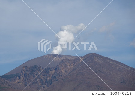 浅間山・活火山(飯綱高原から小噴火が良く見えた浅間山) 浅間山・活火山(飯綱高原から小噴火が良く見えた浅間山) 100440212