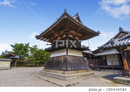 国宝　法隆寺東院鐘楼（奈良県生駒郡斑鳩町） 100440584